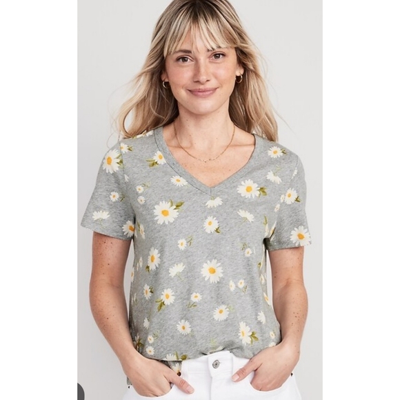 Old Navy Tops - Old Navy Everywhere V-Neck "Friendly Daisy" Printed Tee